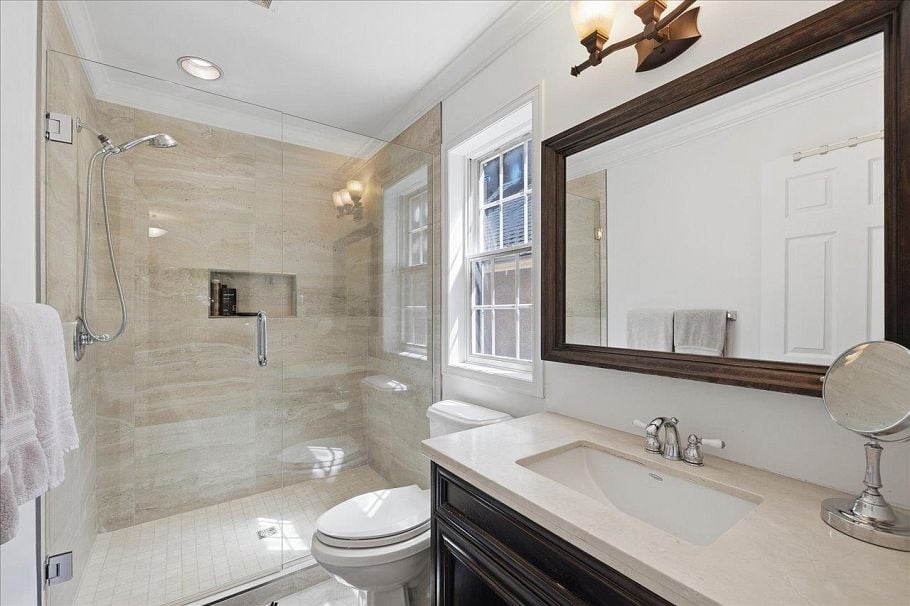 3253 W 24th Avenue Vancouver, BC - 24