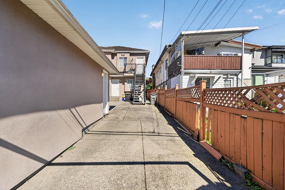 6959 Culloden Street Vancouver, BC - 32
