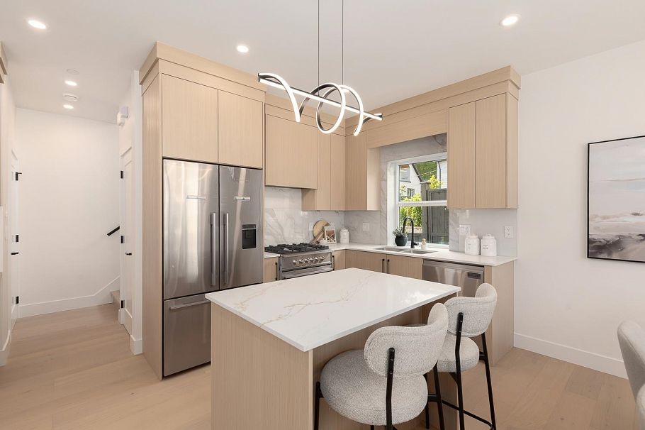 4 3635 Turner Street Vancouver, BC - 11