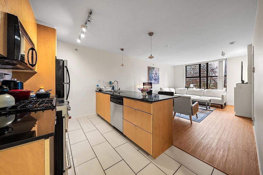 305 989 Beatty Street Vancouver, BC - 3