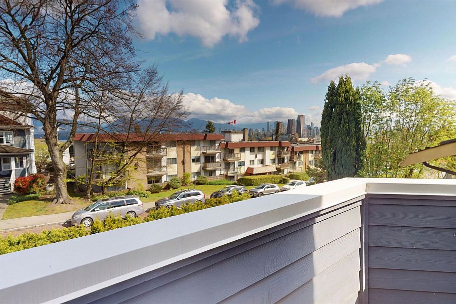 2158 W 3rd Avenue Vancouver, BC - 11