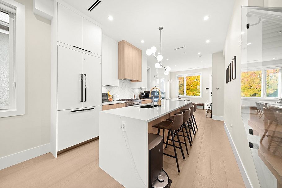 2815 W 19th Avenue Vancouver, BC - 2