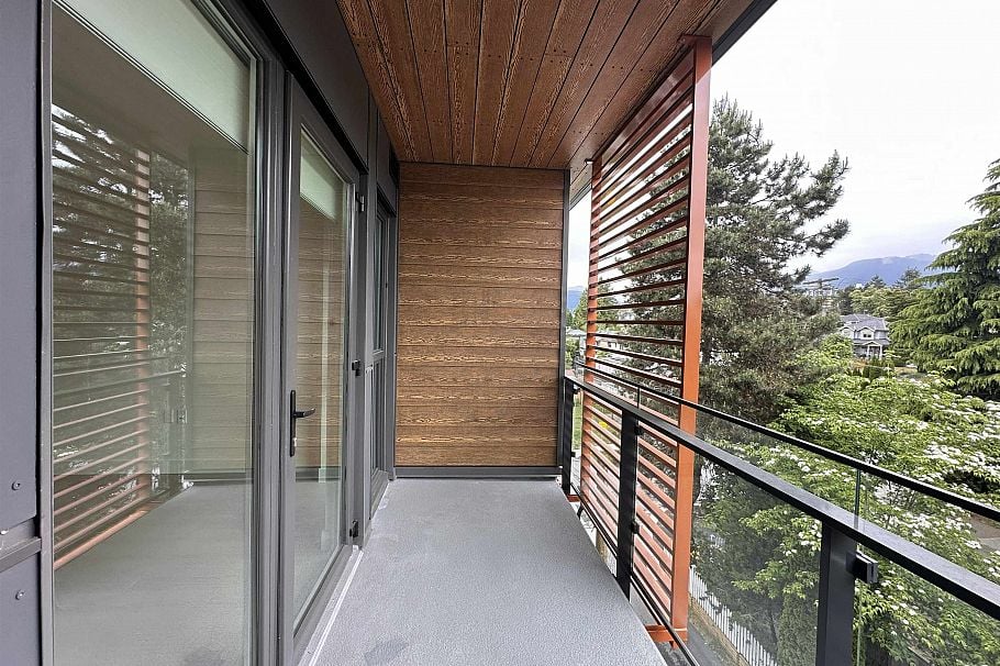 420 422 E 3rd Street North Vancouver, BC - 11