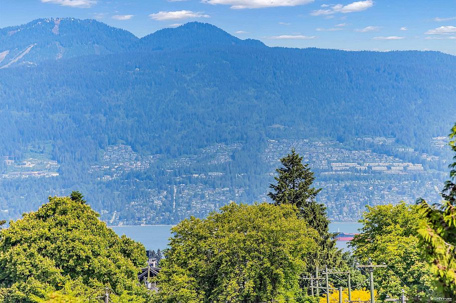 3618 W 24th Avenue Vancouver, BC - 37