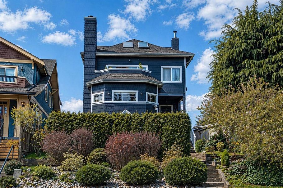 2158 W 3rd Avenue Vancouver, BC - 1