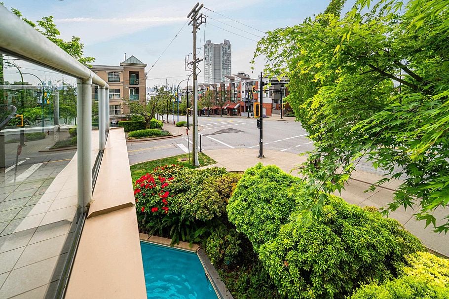 203 408 Lonsdale Avenue North Vancouver, BC - 32