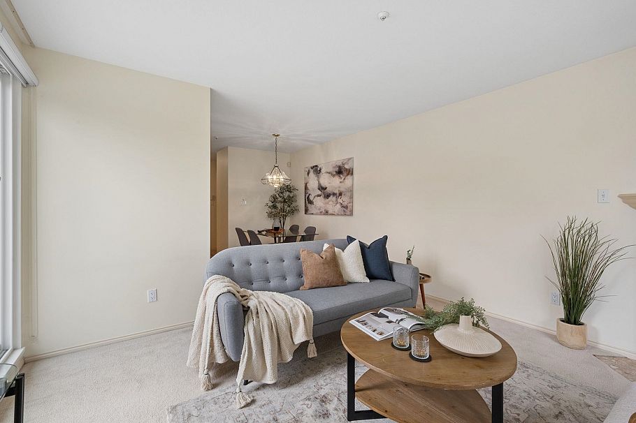 302 228 E 14th Avenue Vancouver, BC - 5