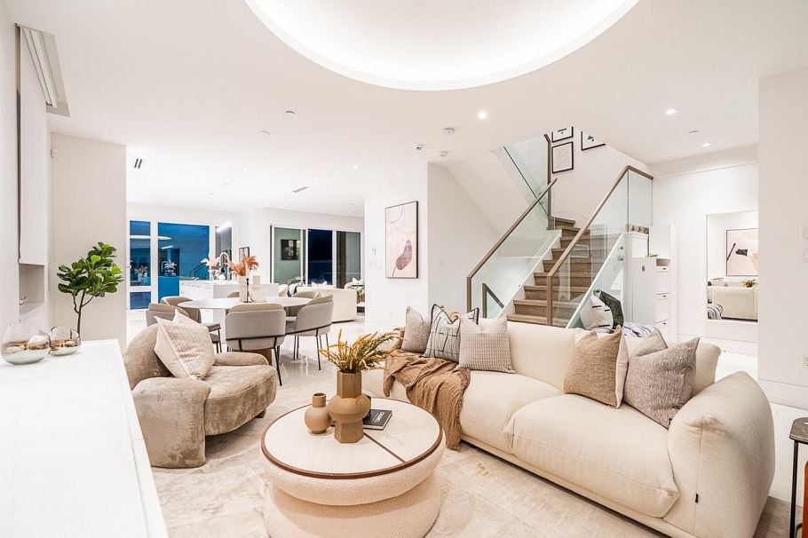 4691 W 9th Avenue Vancouver, BC - 4