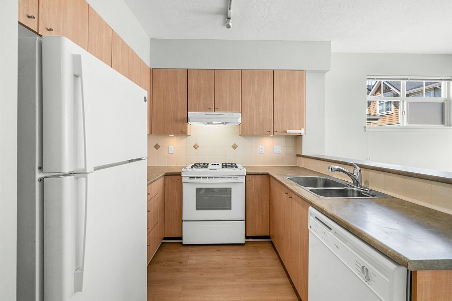 3265 Clermont Mews Vancouver, BC - 8
