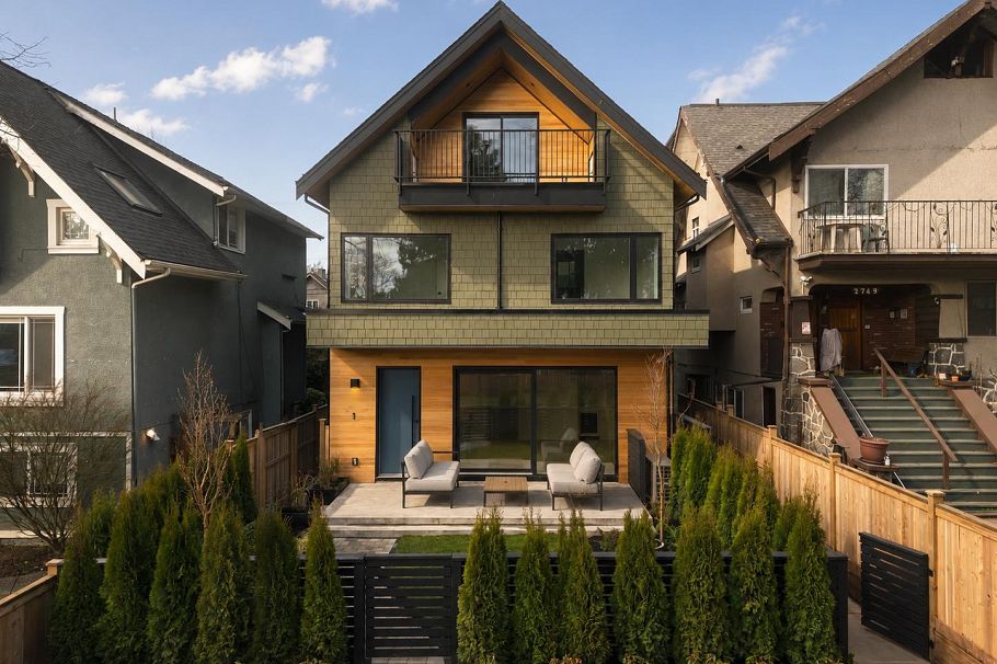 1 2755 W 11th Avenue Vancouver, BC - 1