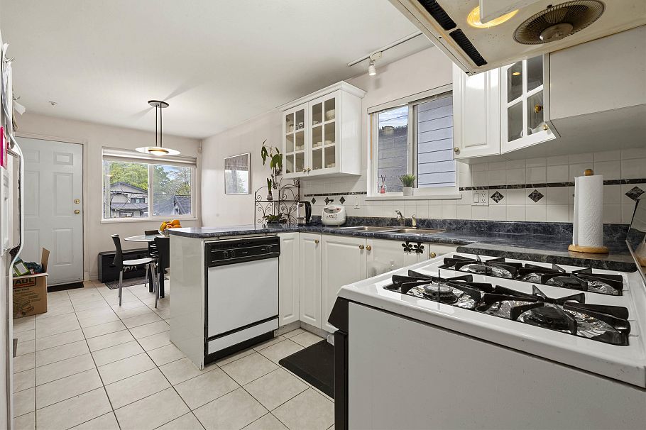 2779 Graveley Street Vancouver, BC - 21