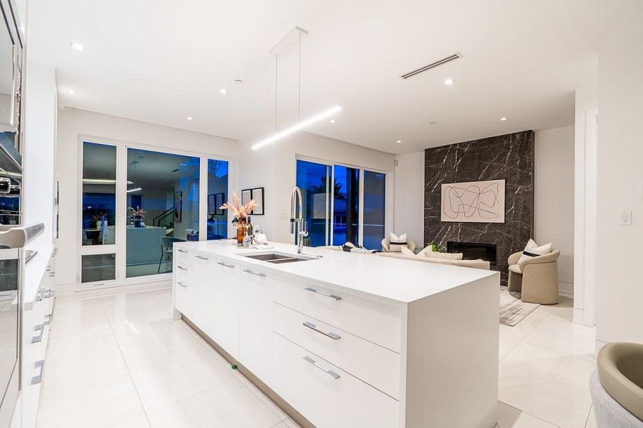 4691 W 9th Avenue Vancouver, BC - 10