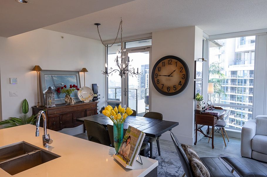 2405 1550 Fern Street North Vancouver, BC - 11