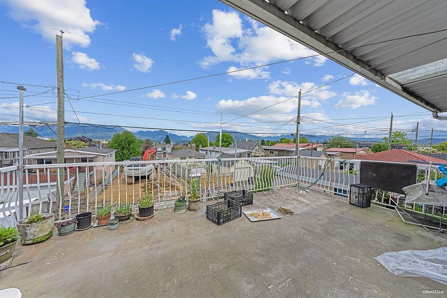 2945 E Graveley Street Vancouver, BC - 27