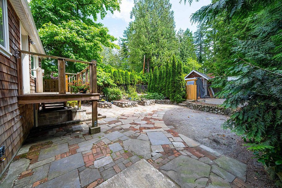1075 Gladwin Drive North Vancouver, BC - 29