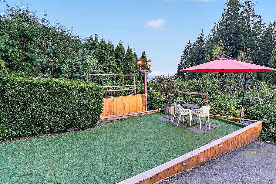 668 Alpine Court North Vancouver, BC - 32