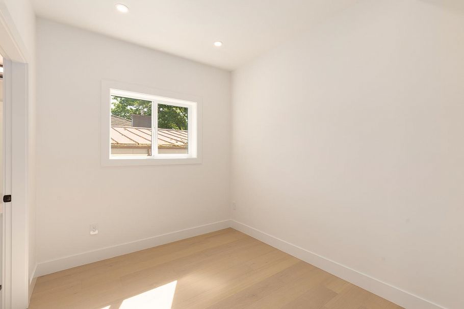 2 3635 Turner Street Vancouver, BC - 25