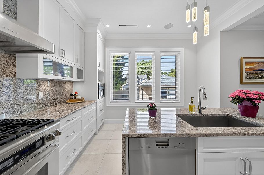 3285 W 12th Avenue Vancouver, BC - 19
