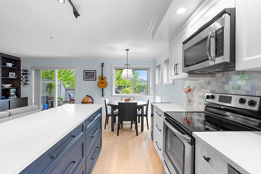 1121 St. Andrews Avenue North Vancouver, BC - 8