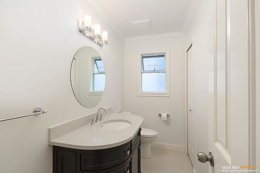 4350 W 14th Avenue Vancouver, BC - 12