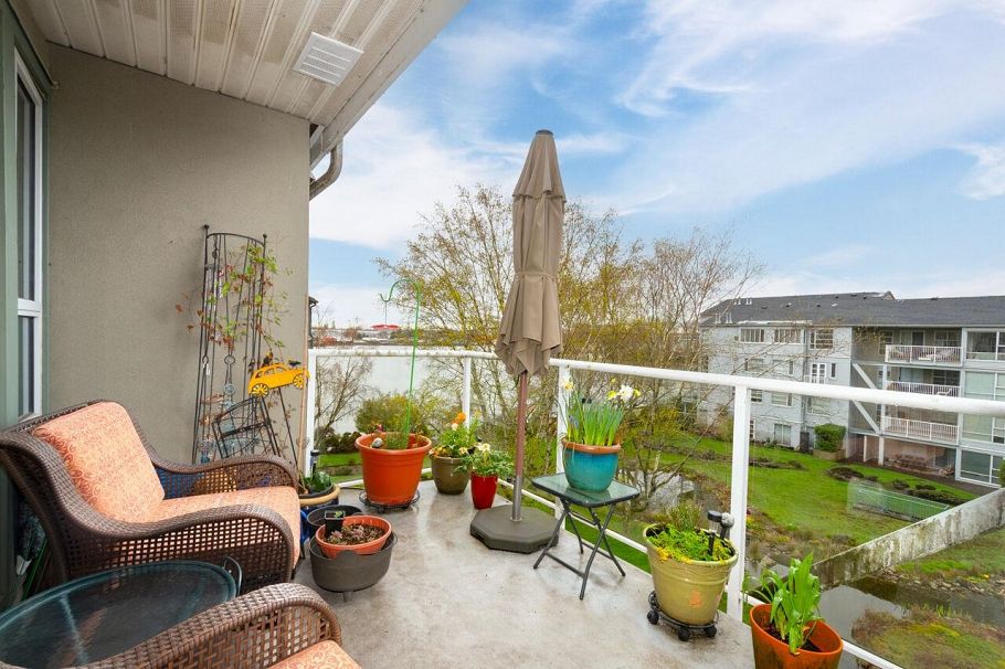 402 2080 E Kent Avenue South Vancouver, BC - 1