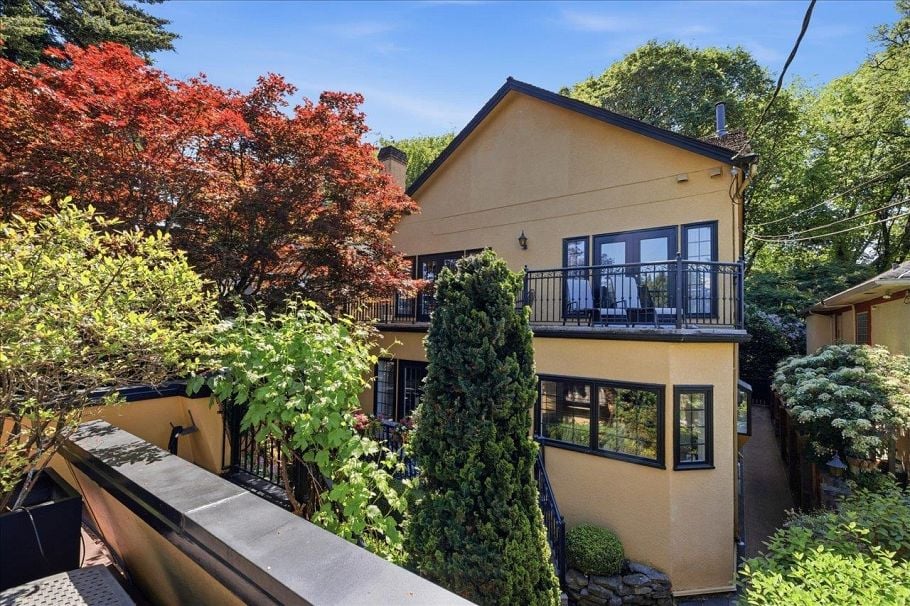 3253 W 24th Avenue Vancouver, BC - 39