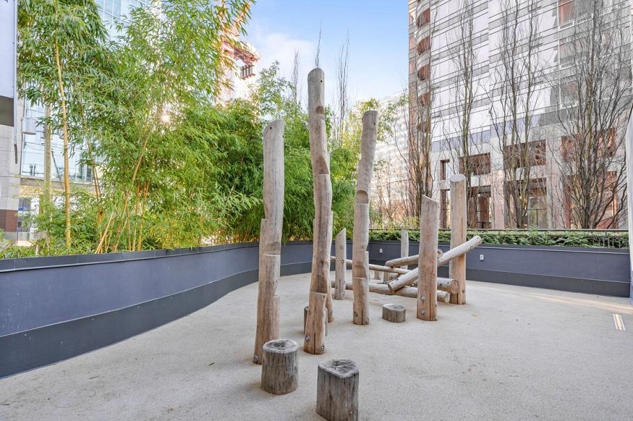 802 1568 Alberni Street Vancouver, BC - 17
