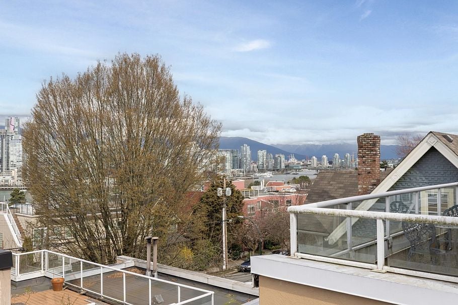 1286 W 7th Avenue Vancouver, BC - 32