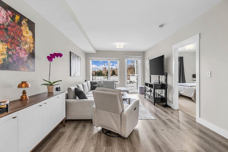 401 1496 Charlotte Road North Vancouver, BC - 2