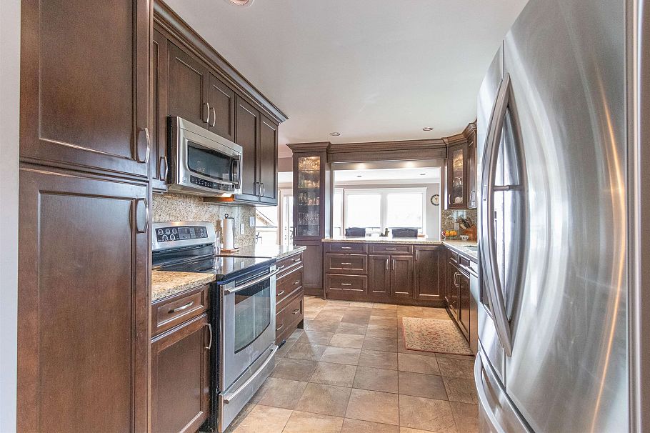 2588 Panorama Drive North Vancouver, BC - 11