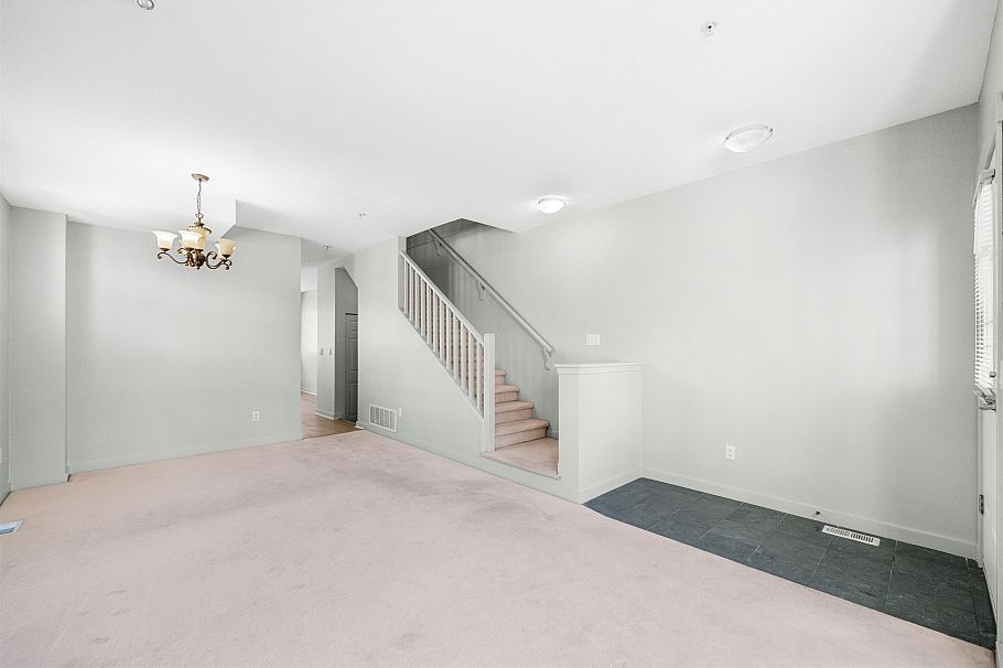 3265 Clermont Mews Vancouver, BC - 7