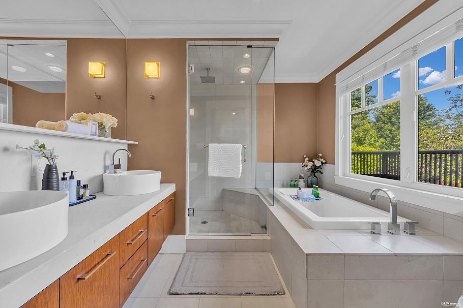 3618 W 24th Avenue Vancouver, BC - 18