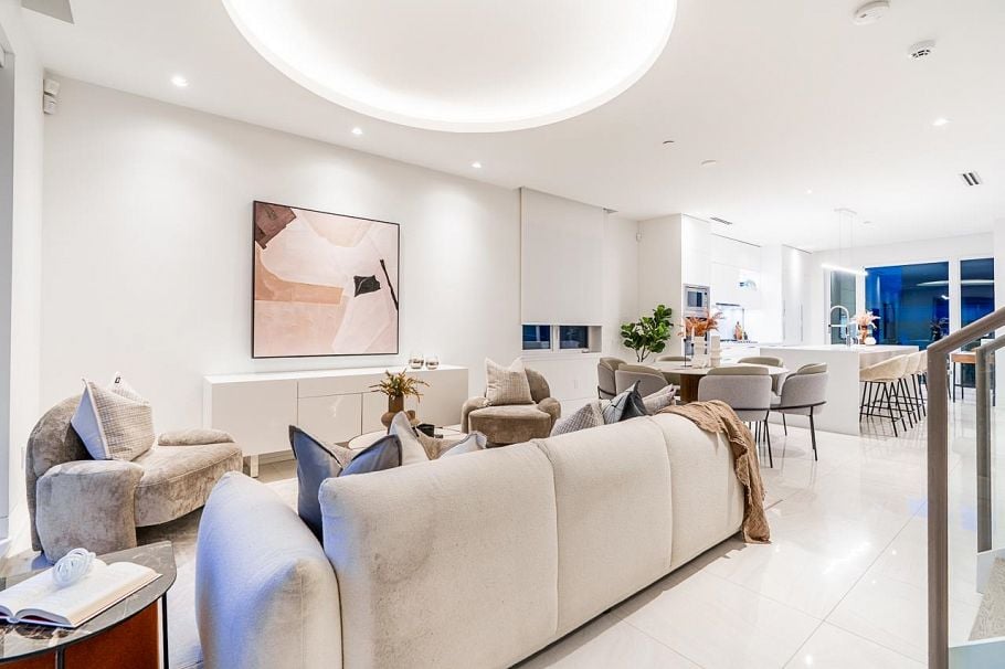 4691 W 9th Avenue Vancouver, BC - 5