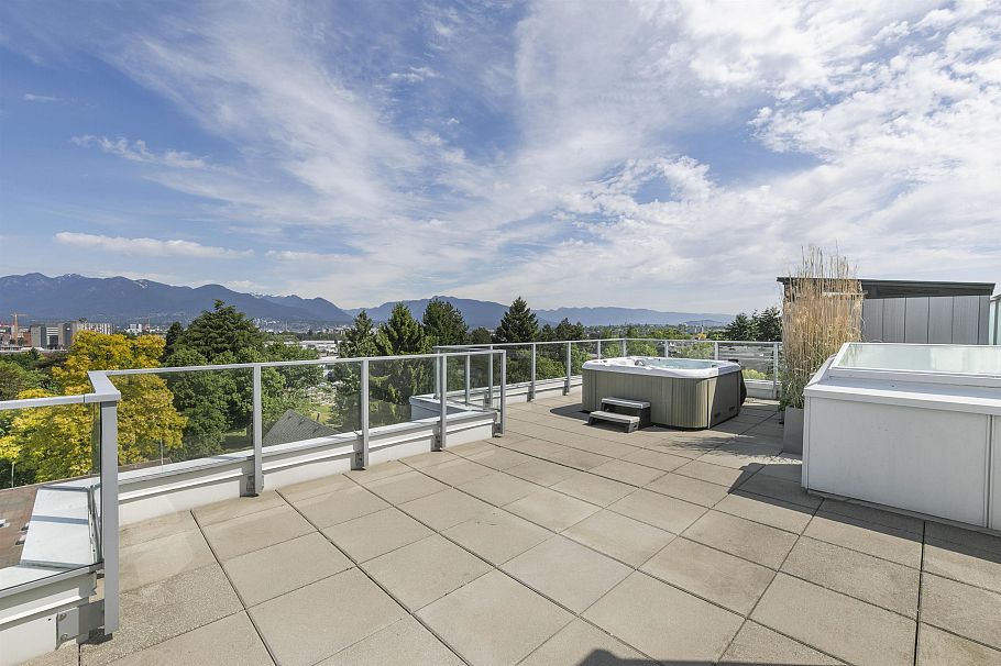 501 379 E Broadway Vancouver, BC - 3