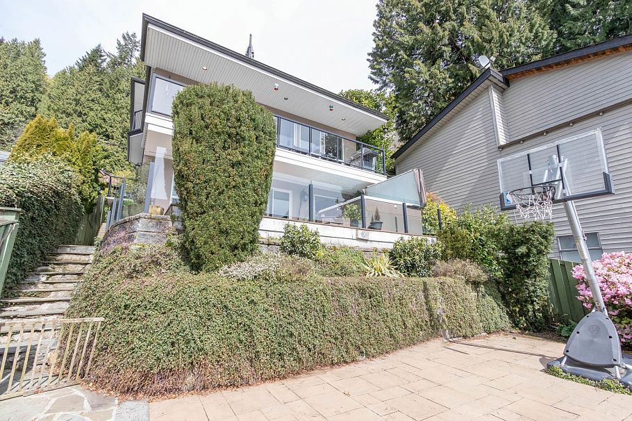 2588 Panorama Drive North Vancouver, BC - 24