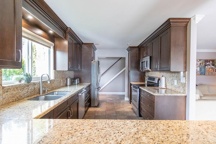 2588 Panorama Drive North Vancouver, BC - 10