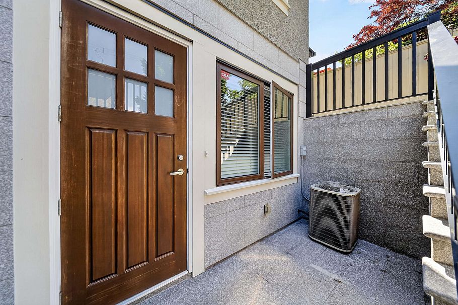 3285 W 12th Avenue Vancouver, BC - 34