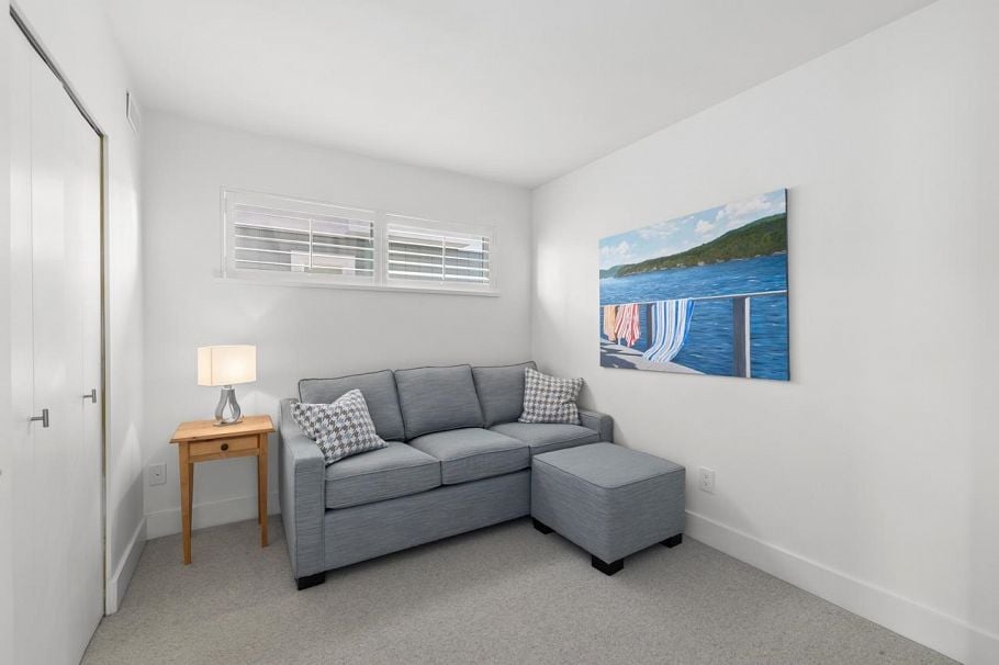 20 415 W Esplanade Avenue North Vancouver, BC - 23