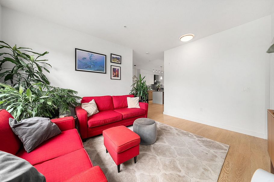 301 3205 Mountain Highway North Vancouver, BC - 5