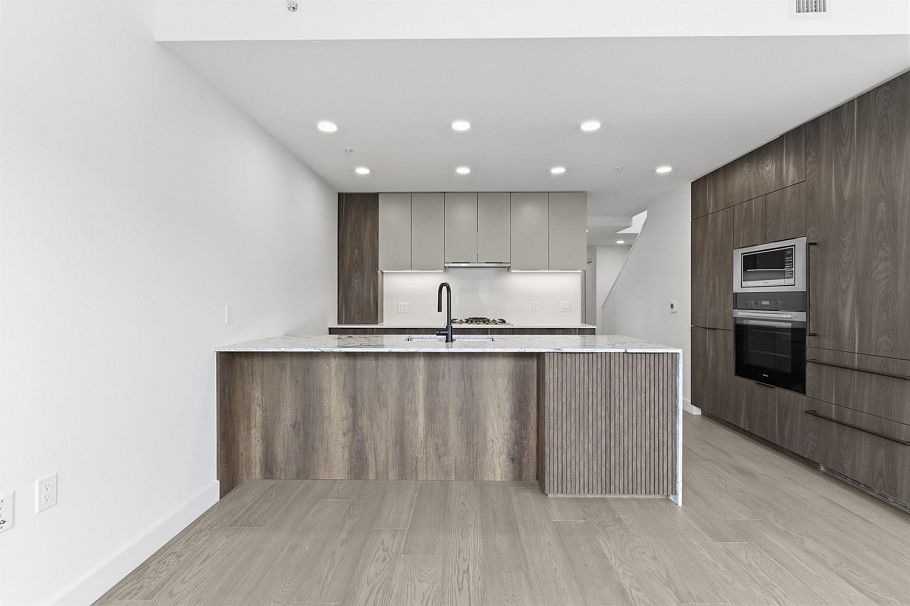 305 3590 W 39th Avenue Vancouver, BC - 4