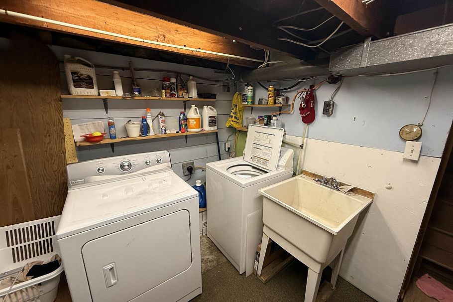 3813 W 15th Avenue Vancouver, BC - 9