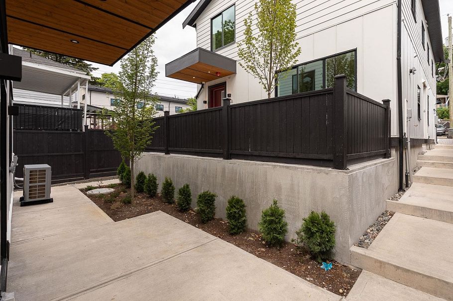2 3635 Turner Street Vancouver, BC - 35