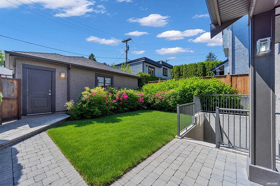 3618 W 24th Avenue Vancouver, BC - 34