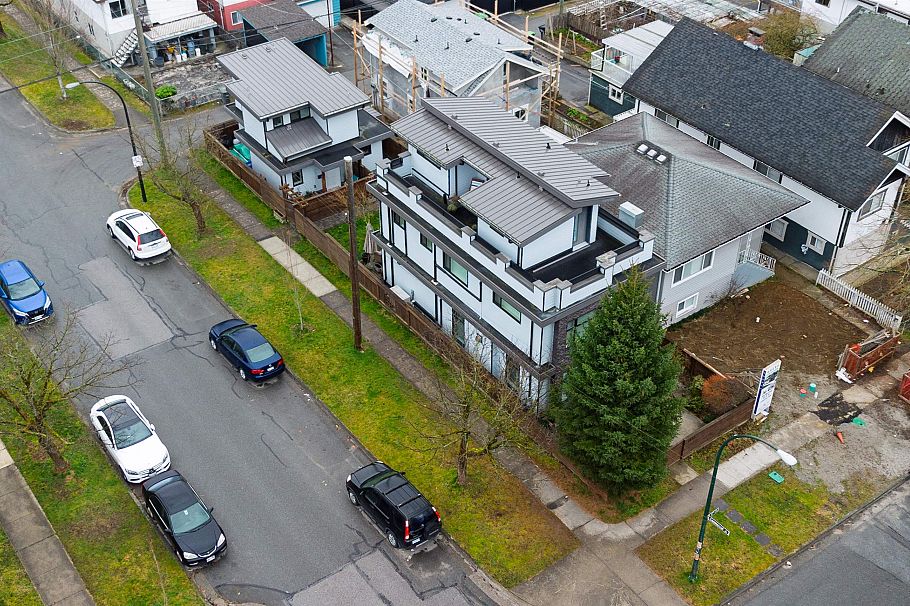 1805 E 37th Avenue Vancouver, BC - 27