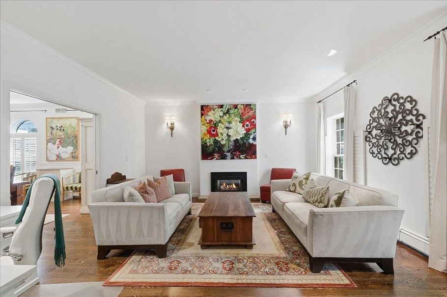 3253 W 24th Avenue Vancouver, BC - 4