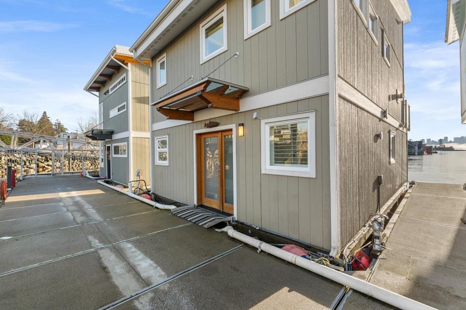 20 415 W Esplanade Avenue North Vancouver, BC - 26