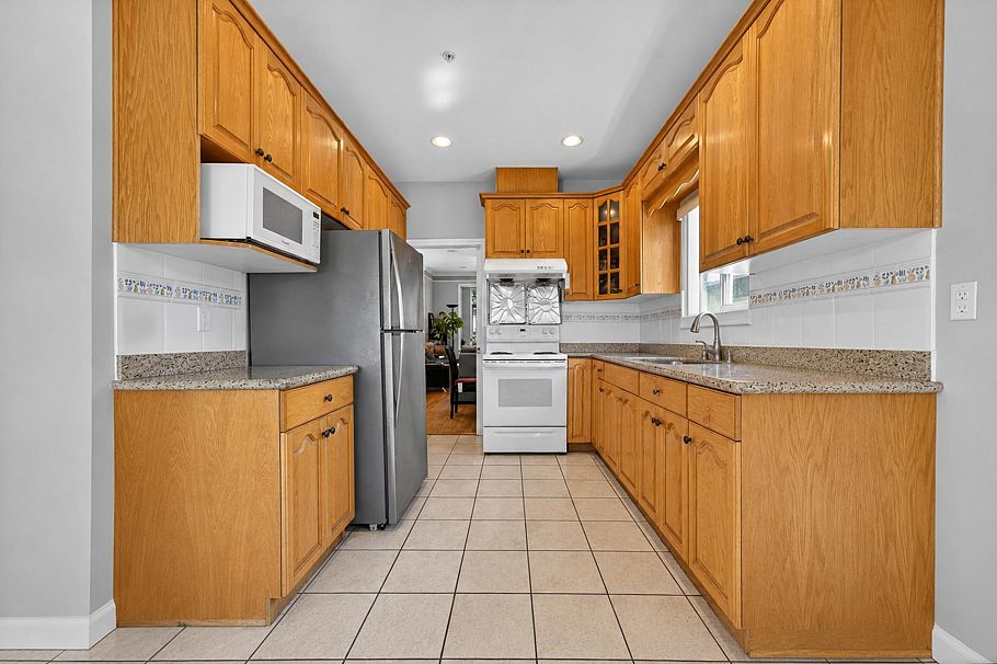 6959 Culloden Street Vancouver, BC - 6