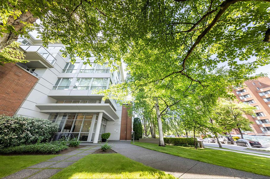 602 618 W 45th Avenue Vancouver, BC - 4