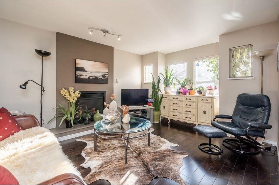 1528 Bond Street North Vancouver, BC - 1