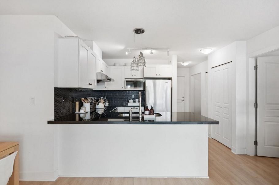 414 738 E 29th Avenue Vancouver, BC - 12